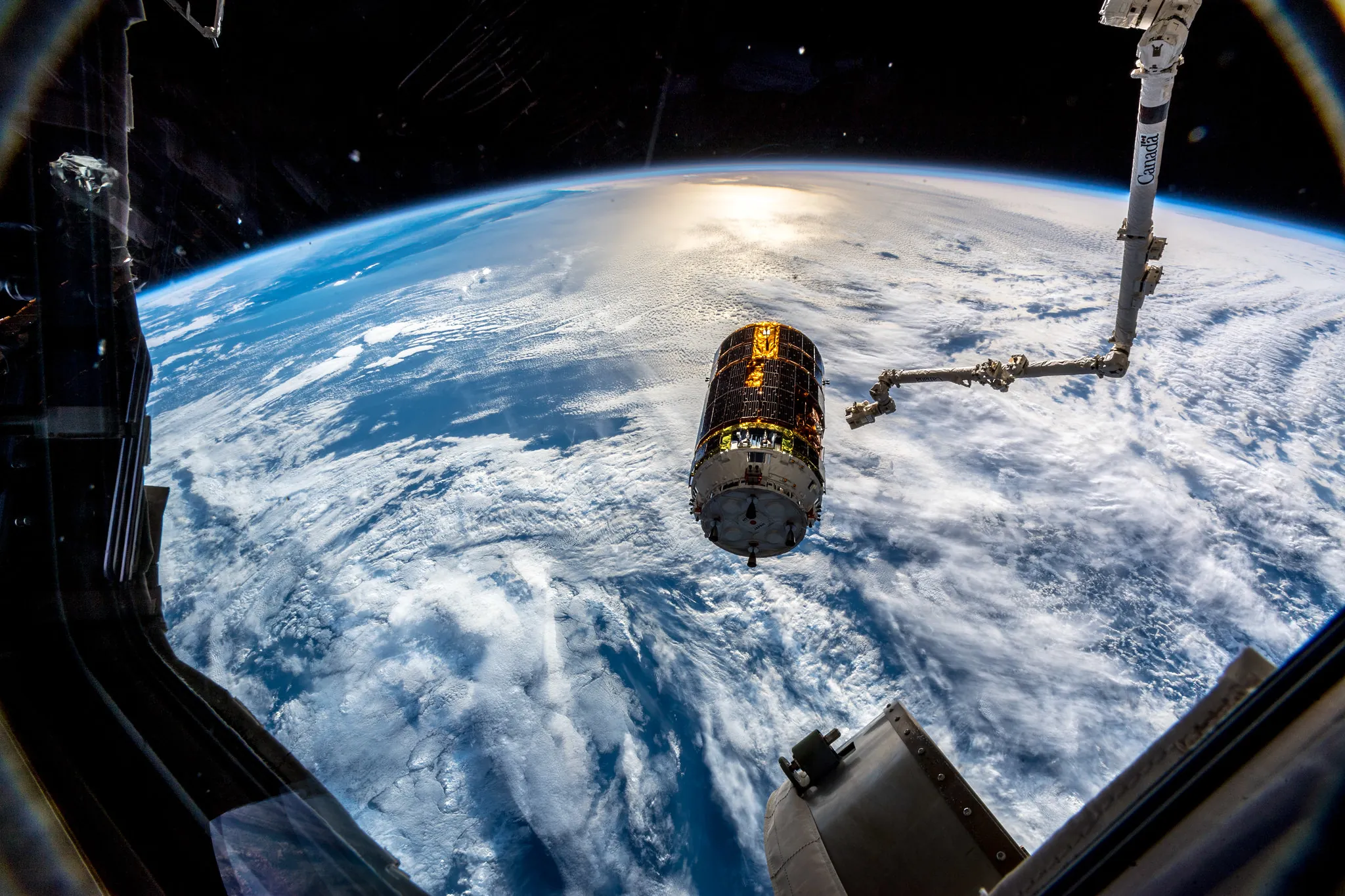 [Releasing JAXA's HTV7 cargo vehicle from the ISS](https://www.flickr.com/photos/72482589@N07/45052467584) by [Astro_Alex](https://www.flickr.com/photos/72482589@N07) licensed under [CC BY-SA 2.0](https://creativecommons.org/licenses/by-sa/2.0/?ref=openverse)